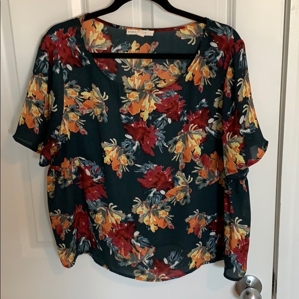 Flowered short sleeve top
